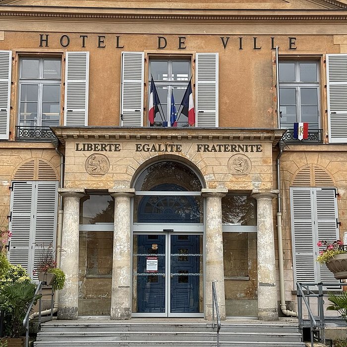 Photo de Ancien château, actuellement mairie
