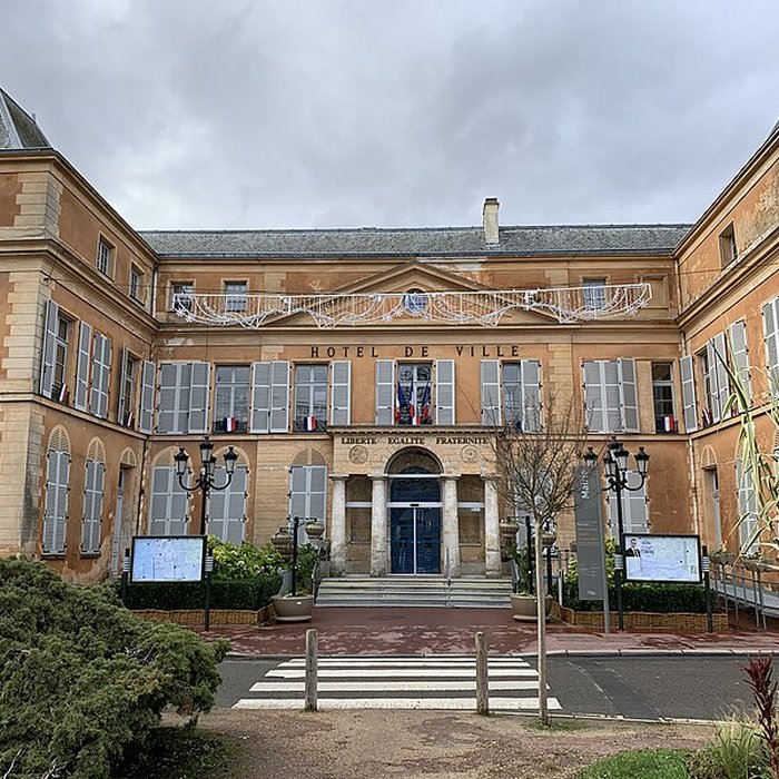 Photo de Ancien château, actuellement mairie