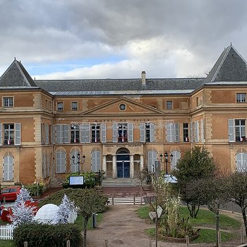 Ancien château, actuellement mairie