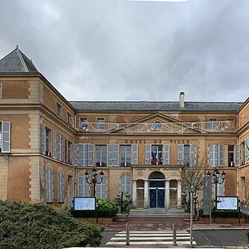 Ancien château, actuellement mairie