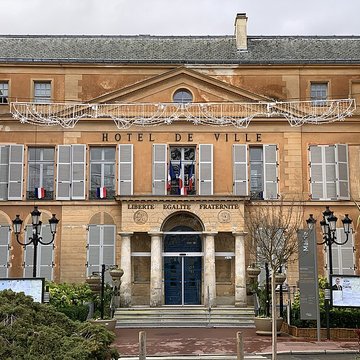 Ancien château, actuellement mairie