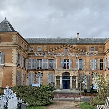 Ancien château, actuellement mairie