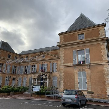 Ancien château, actuellement mairie