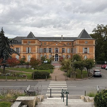 Ancien château, actuellement mairie