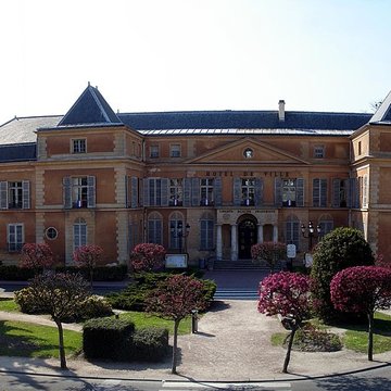 Ancien château, actuellement mairie