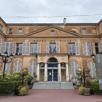 Ancien château, actuellement mairie