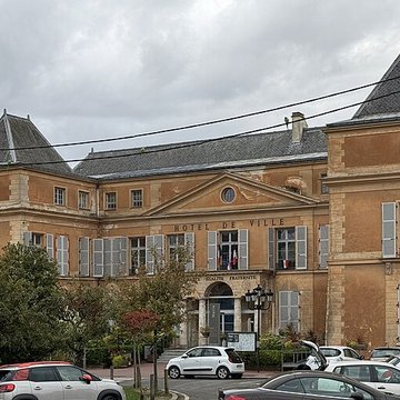 Ancien château, actuellement mairie