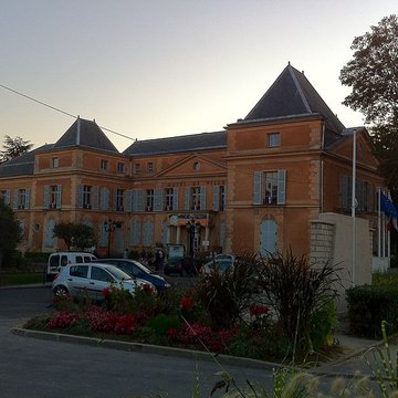 Ancien château, actuellement mairie