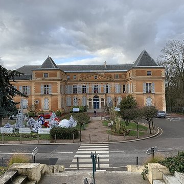 Ancien château, actuellement mairie