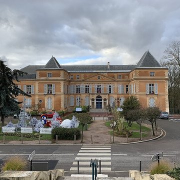 Ancien château, actuellement mairie