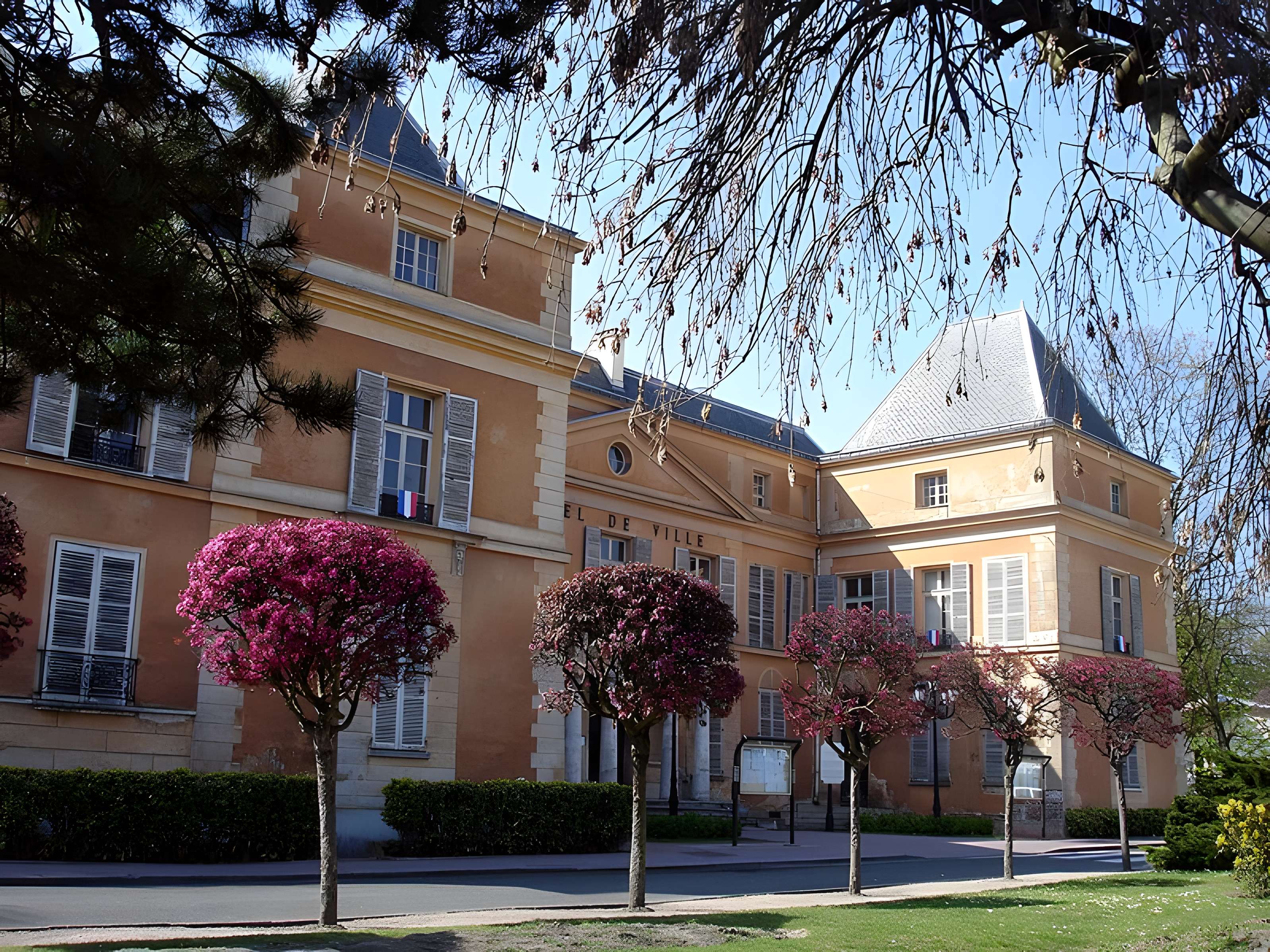 Ancien château, actuellement mairie