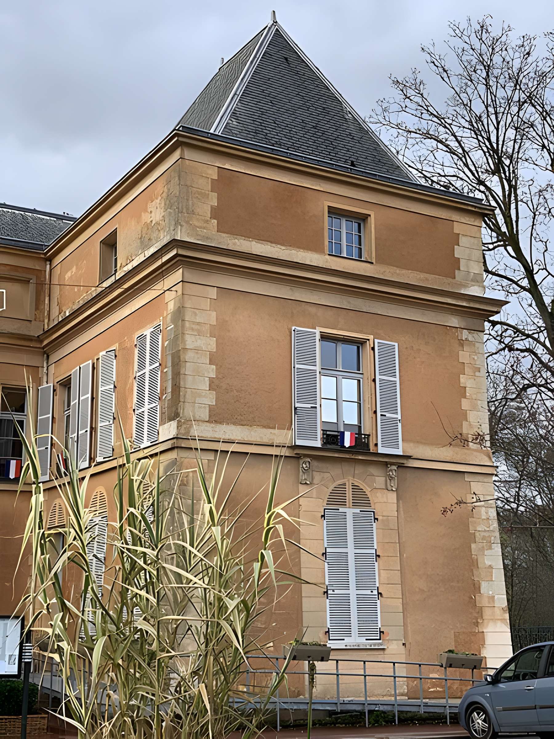 Ancien château, actuellement mairie