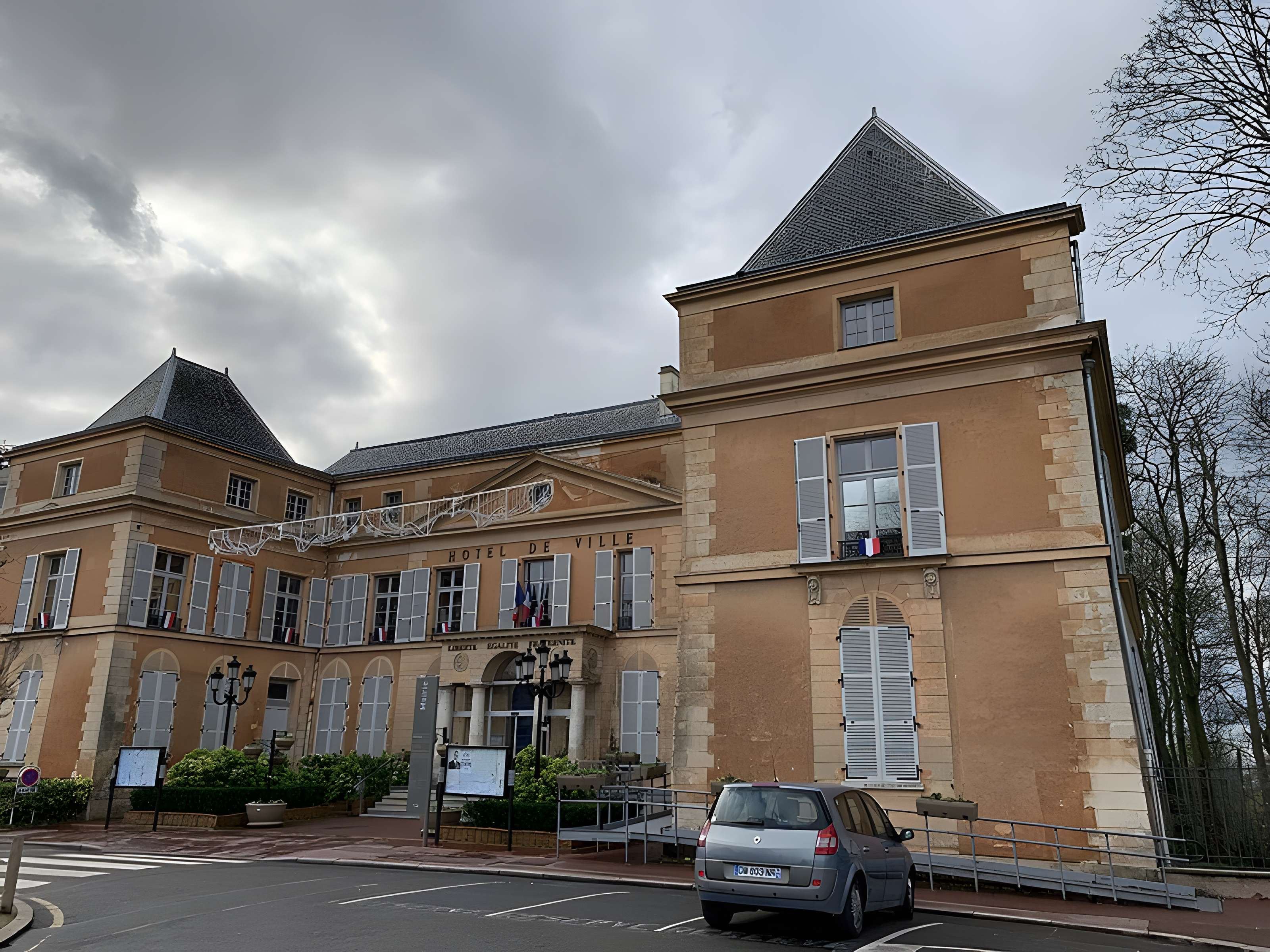 Ancien château, actuellement mairie