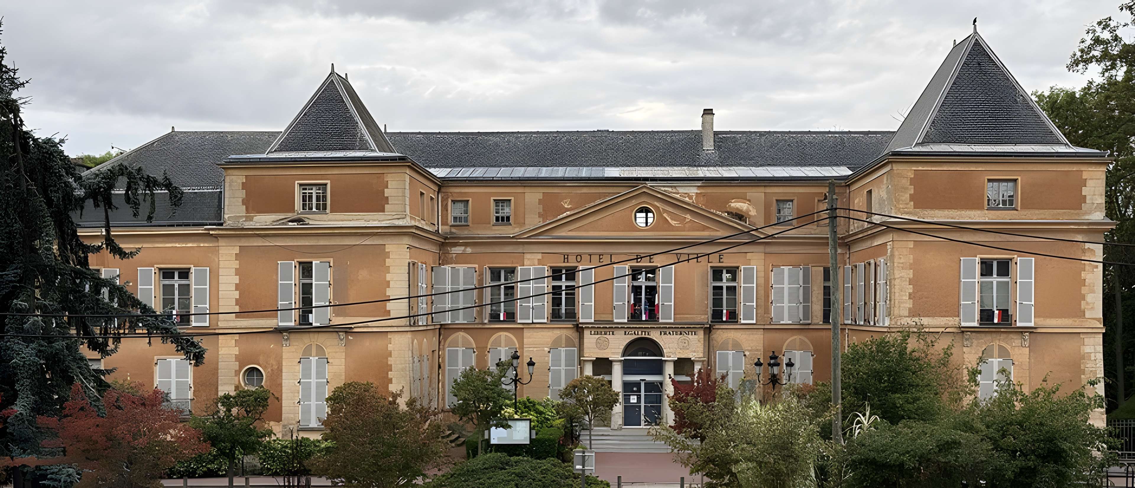 Ancien château, actuellement mairie