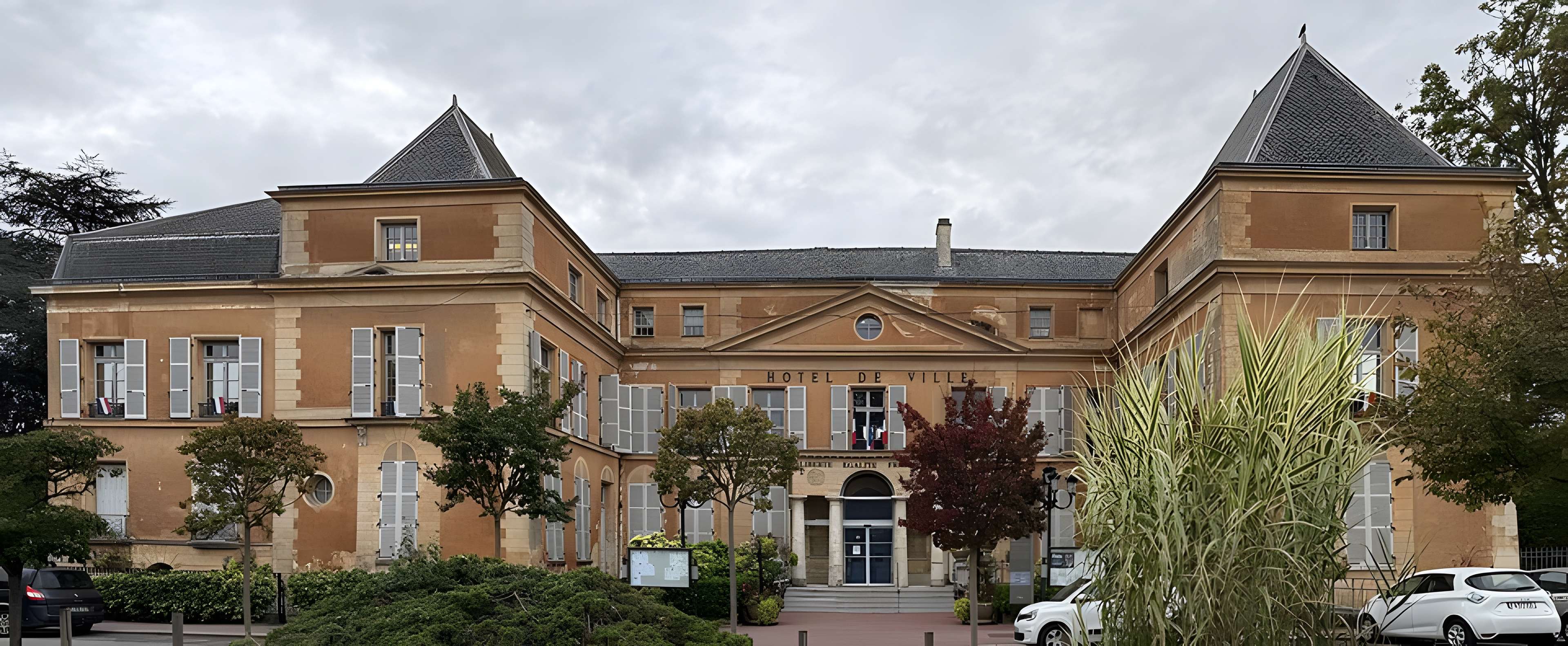 Ancien château, actuellement mairie