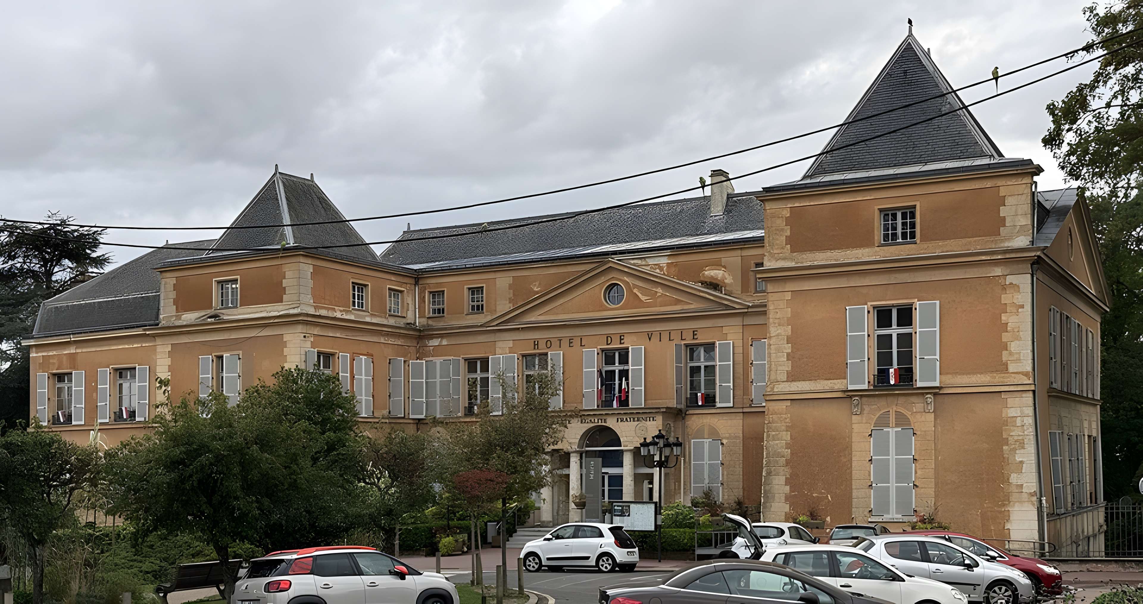 Ancien château, actuellement mairie