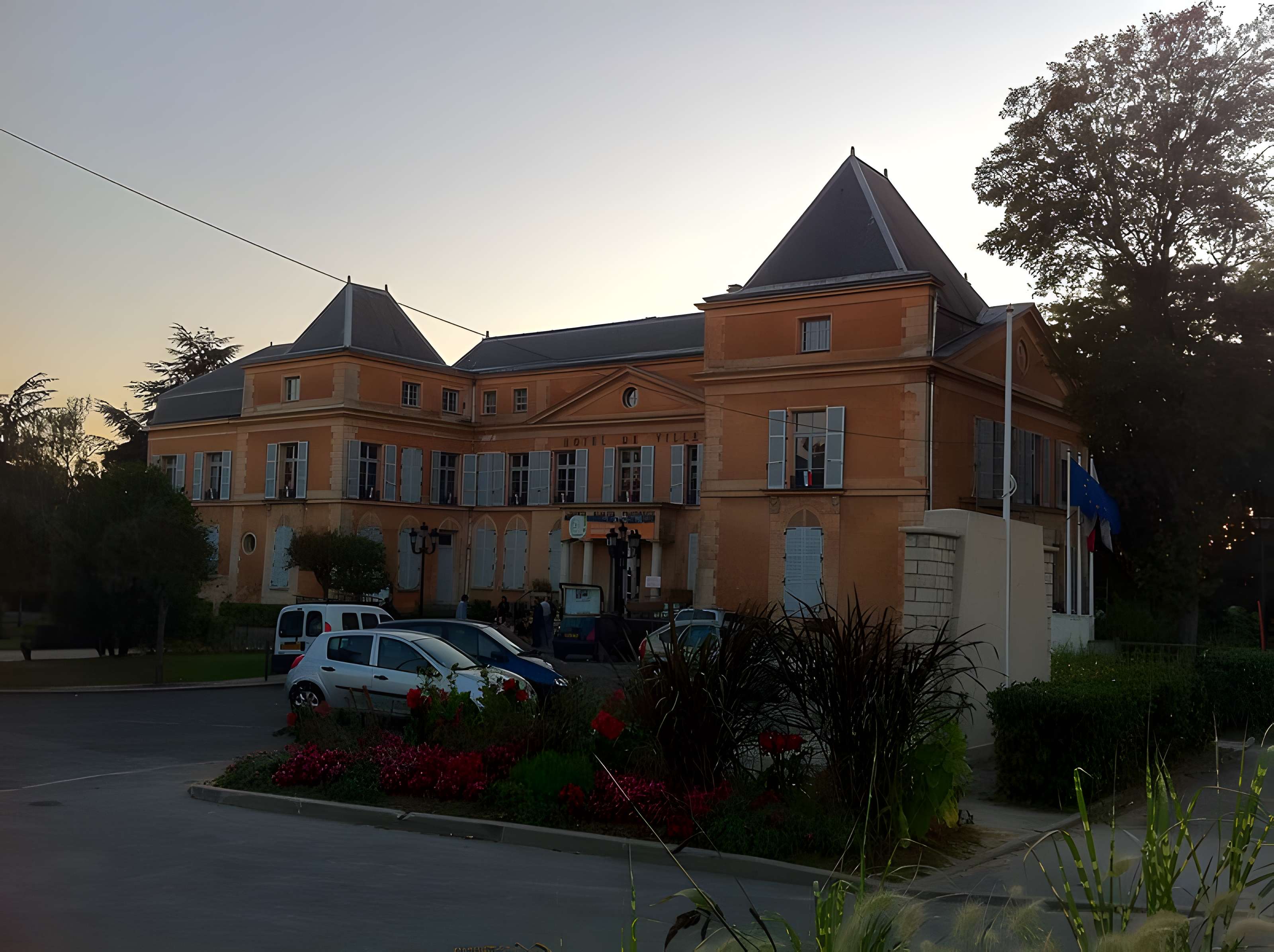Ancien château, actuellement mairie