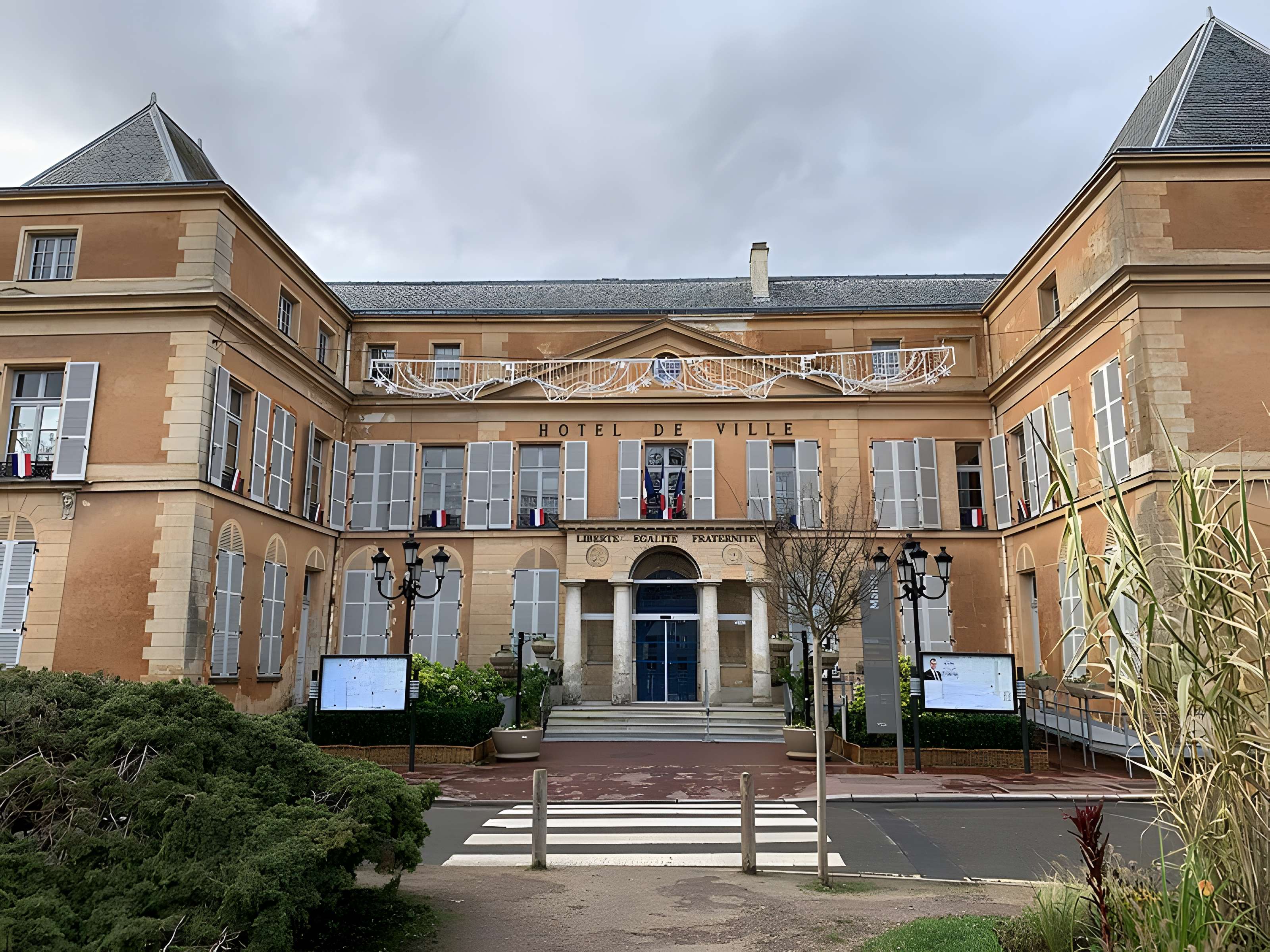 Ancien château, actuellement mairie