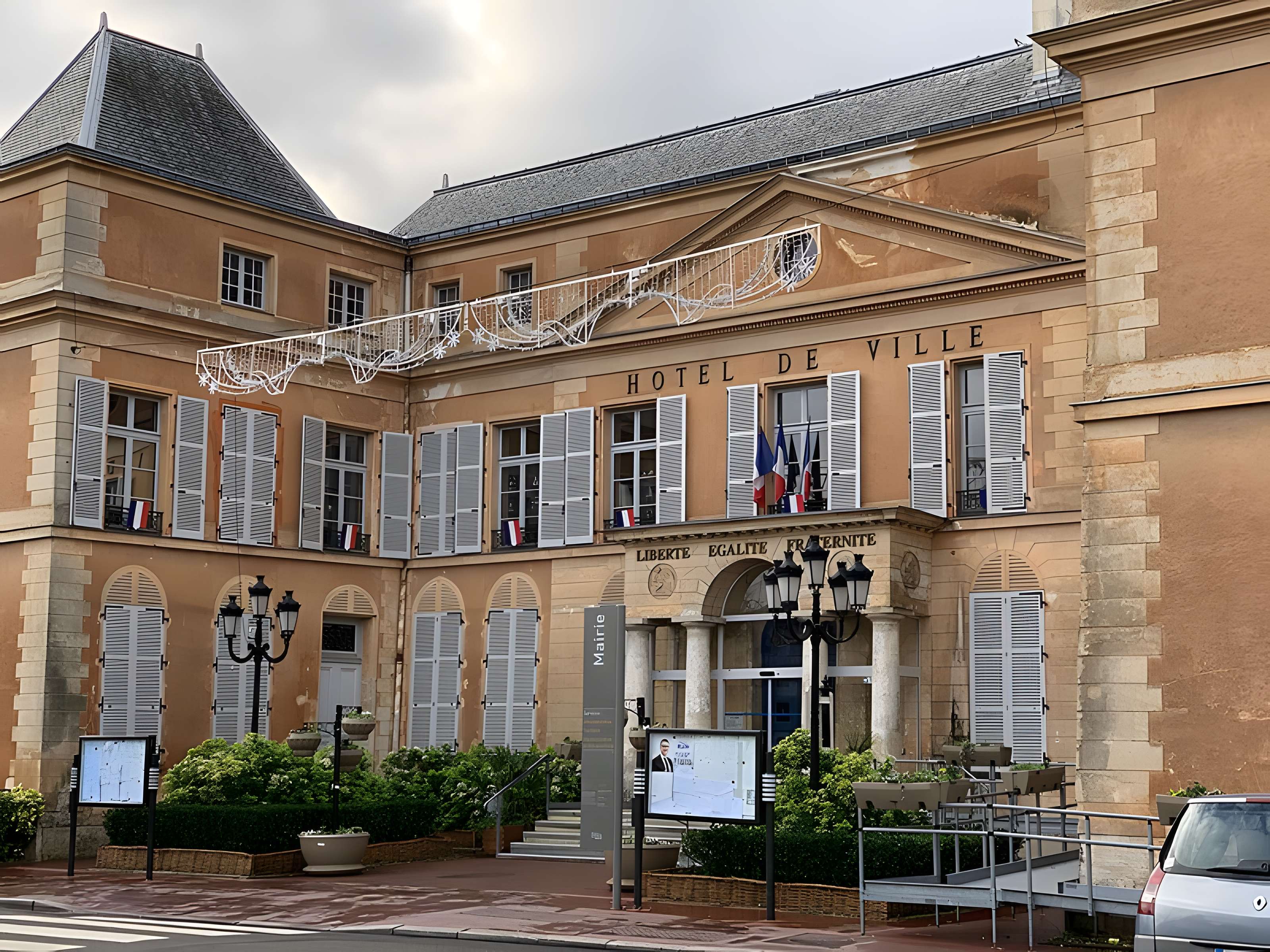 Ancien château, actuellement mairie