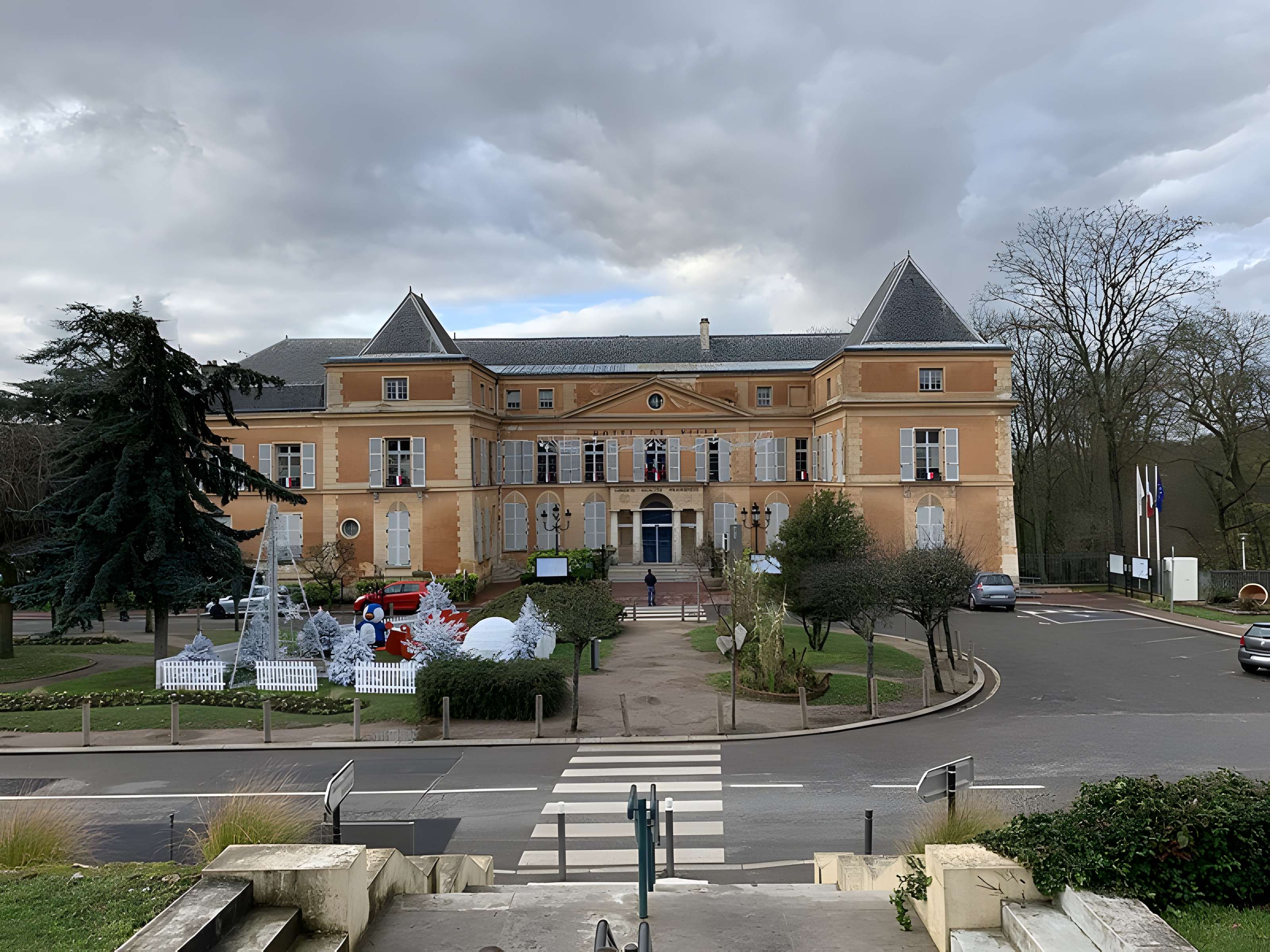 Ancien château, actuellement mairie