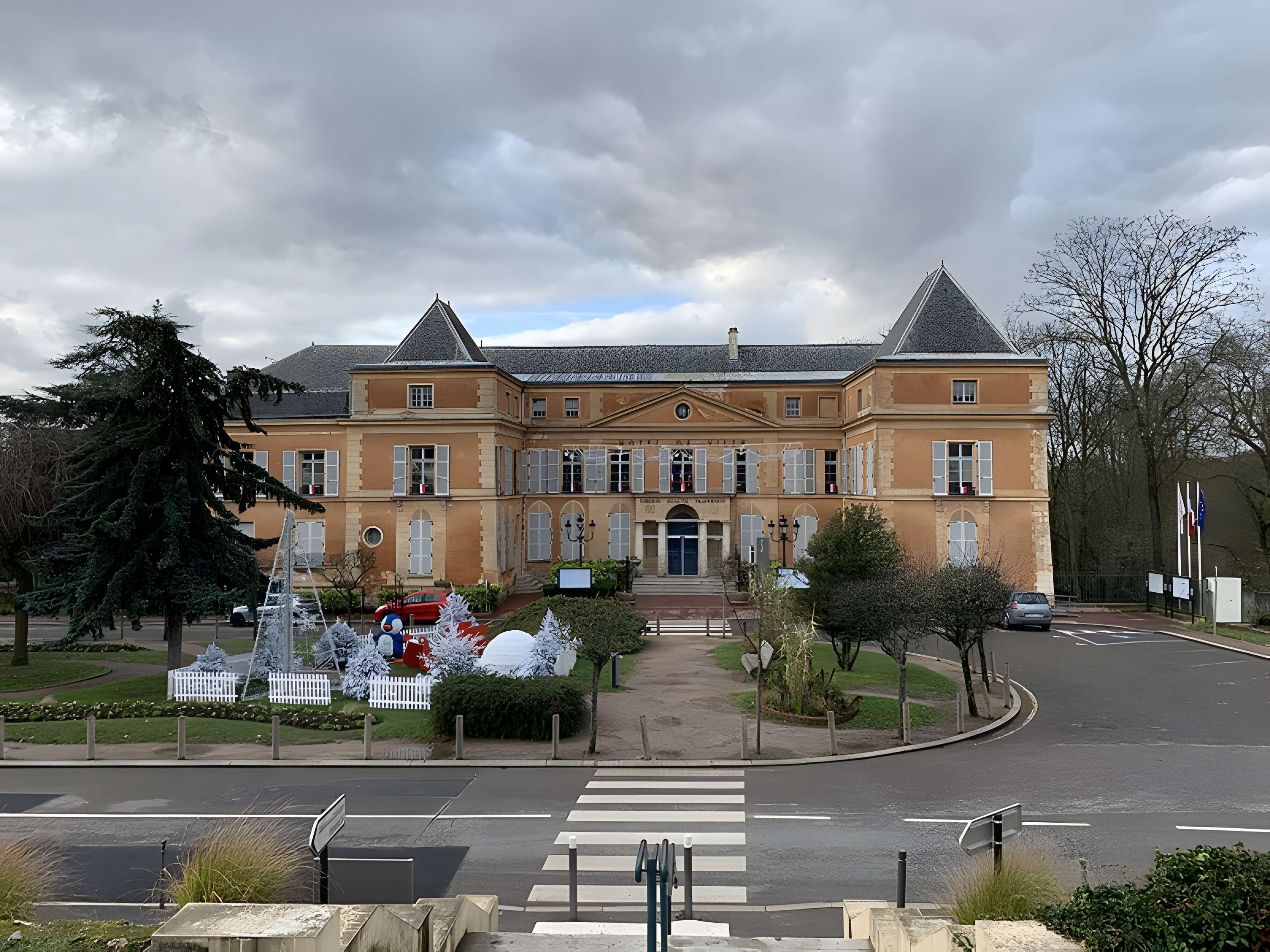 Ancien château, actuellement mairie