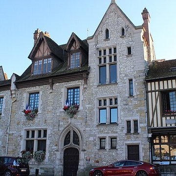 Ancienne maison Clément, actuellement hôtel de ville