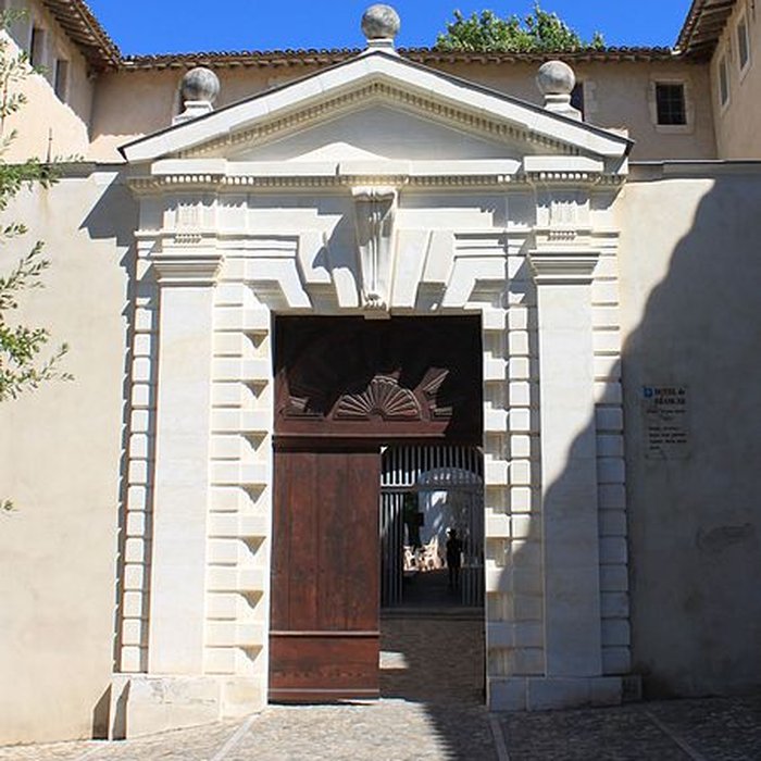 Photo de Hôtel de ville de Pernes-les-Fontaines