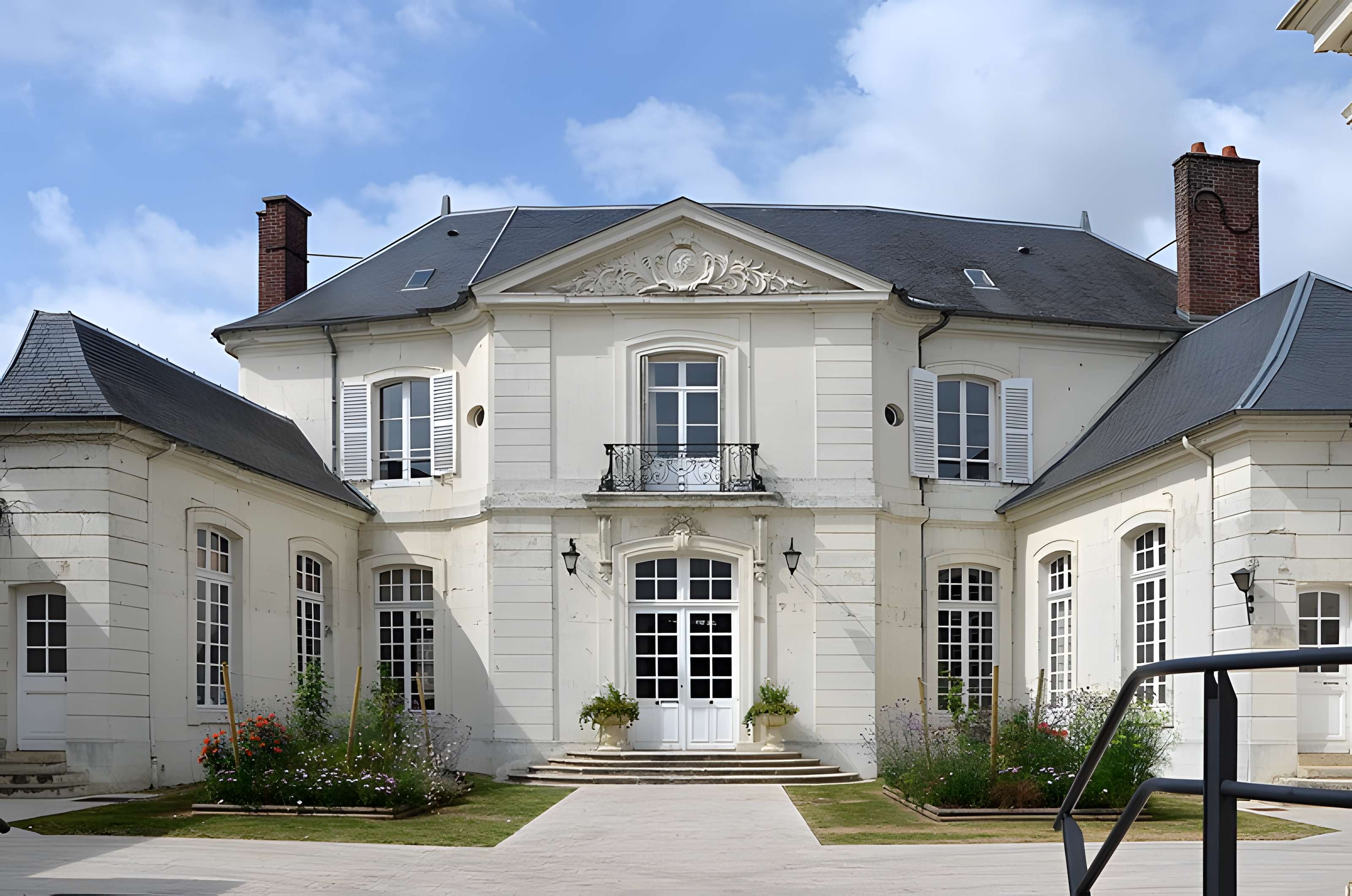 Ancien logis abbatial des Prémontrés, actuel Hôtel de Ville