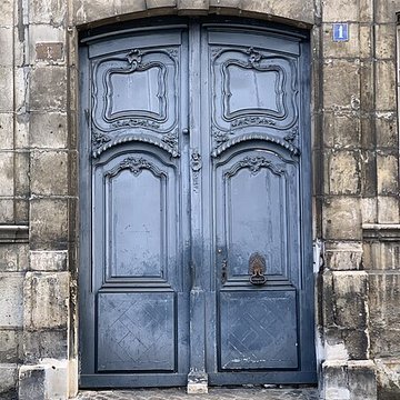 Hôtel Deschamps de Charmelieu à Auxerre