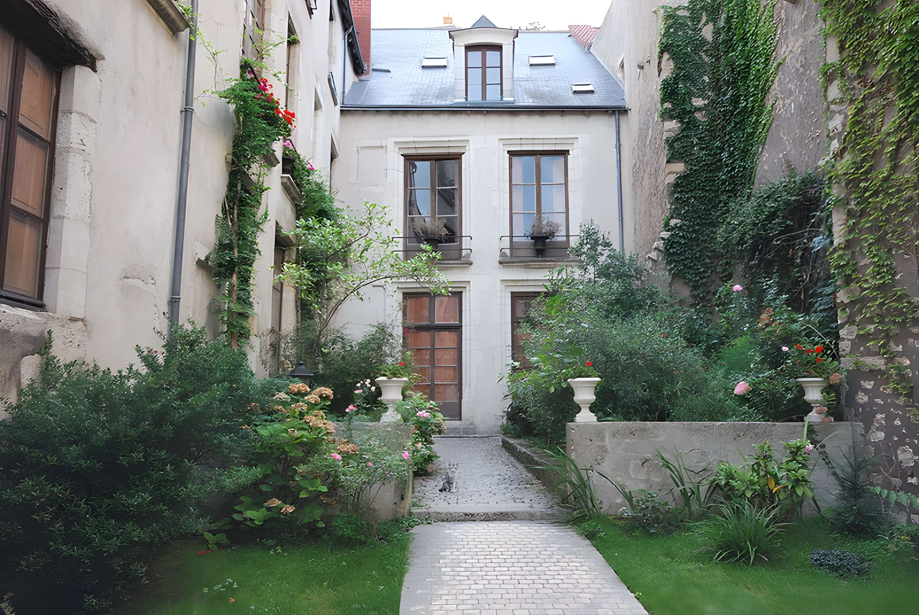 Hôtel Jacques de Moulins à Blois 