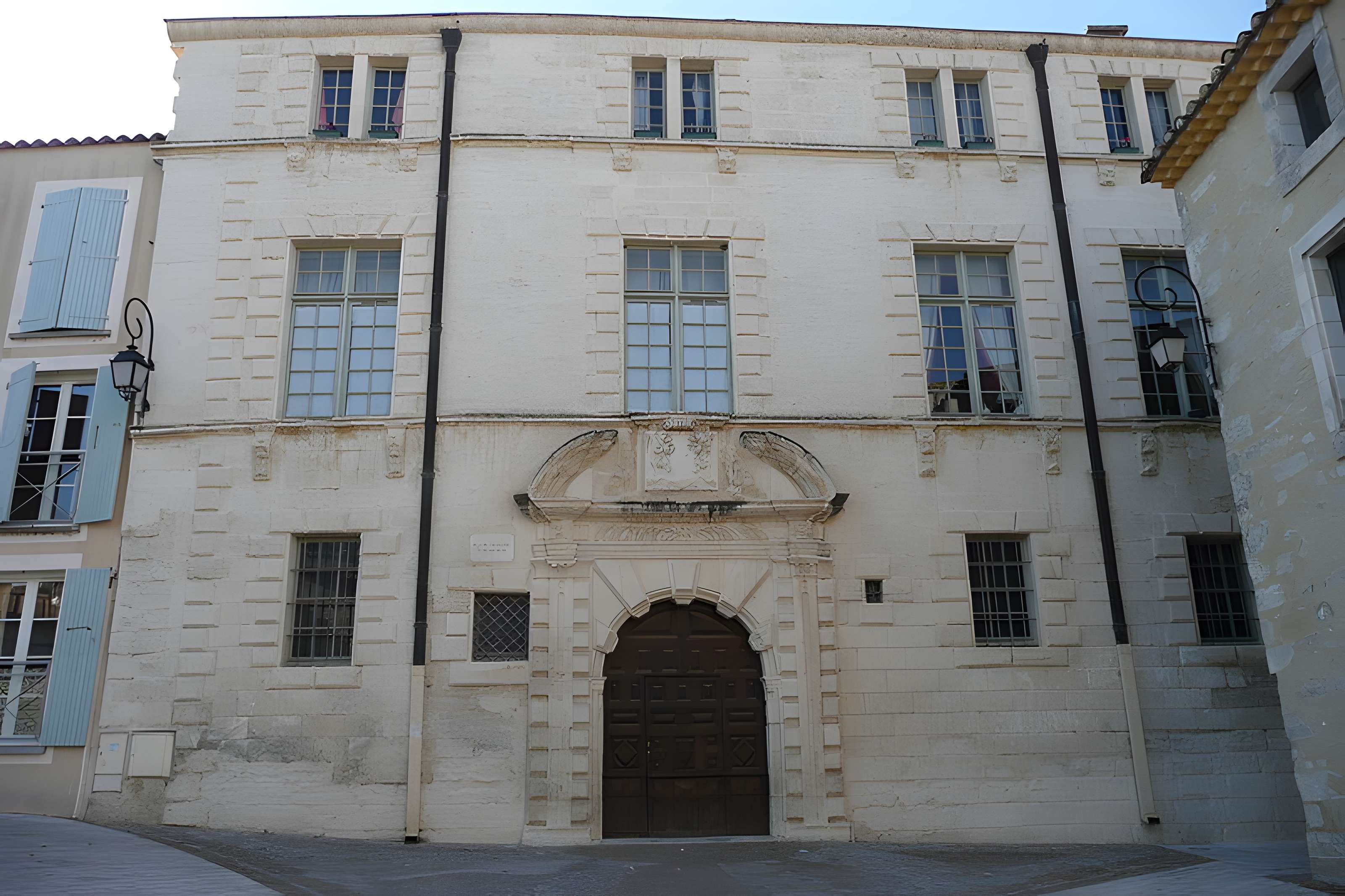 Hôtel Sauvan à Aramon