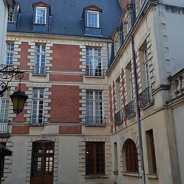 Hôtel, 3 Rue Paul-Louis-Courier à Tours