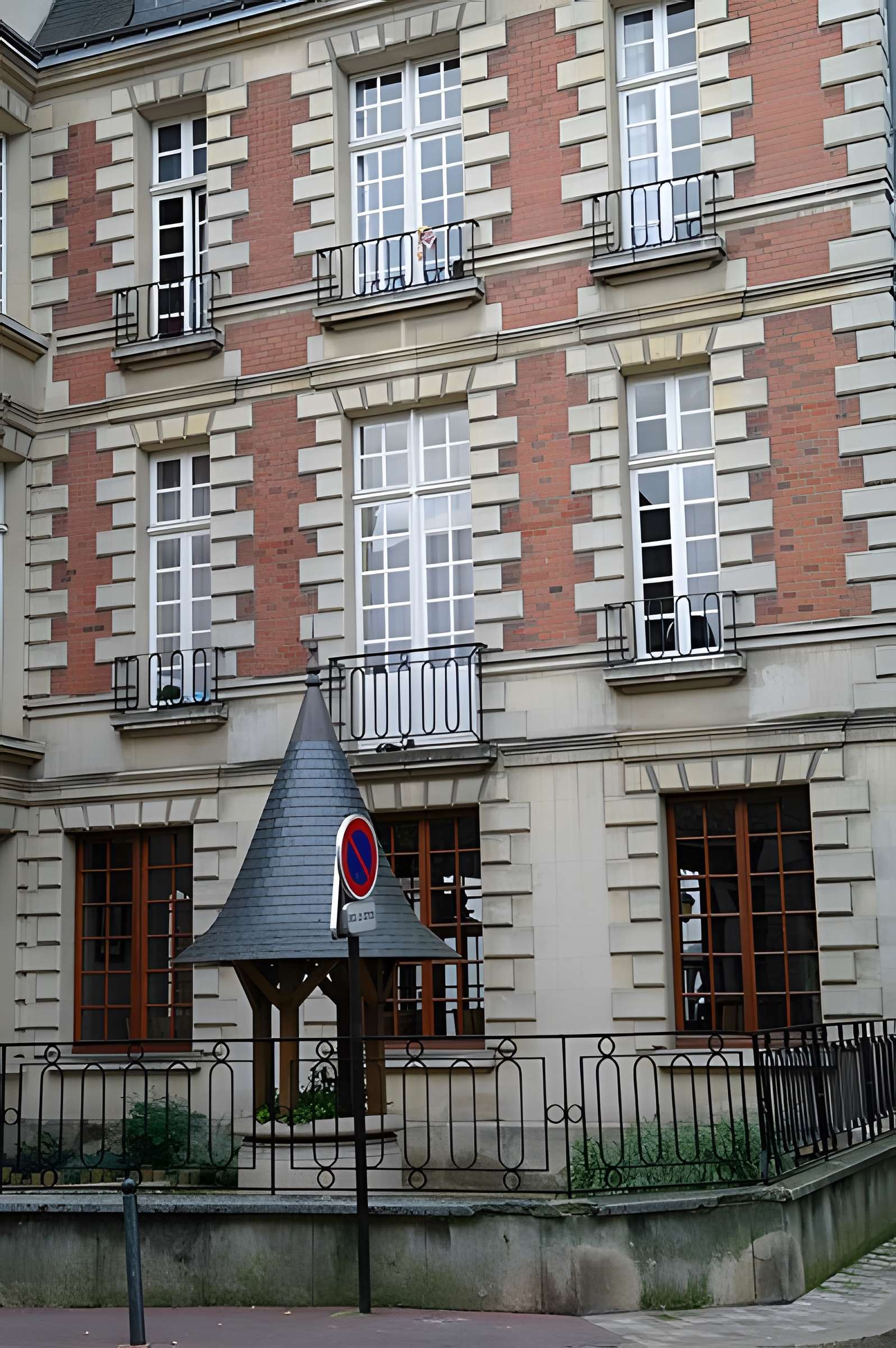 Hôtel, 3 Rue Paul-Louis-Courier à Tours