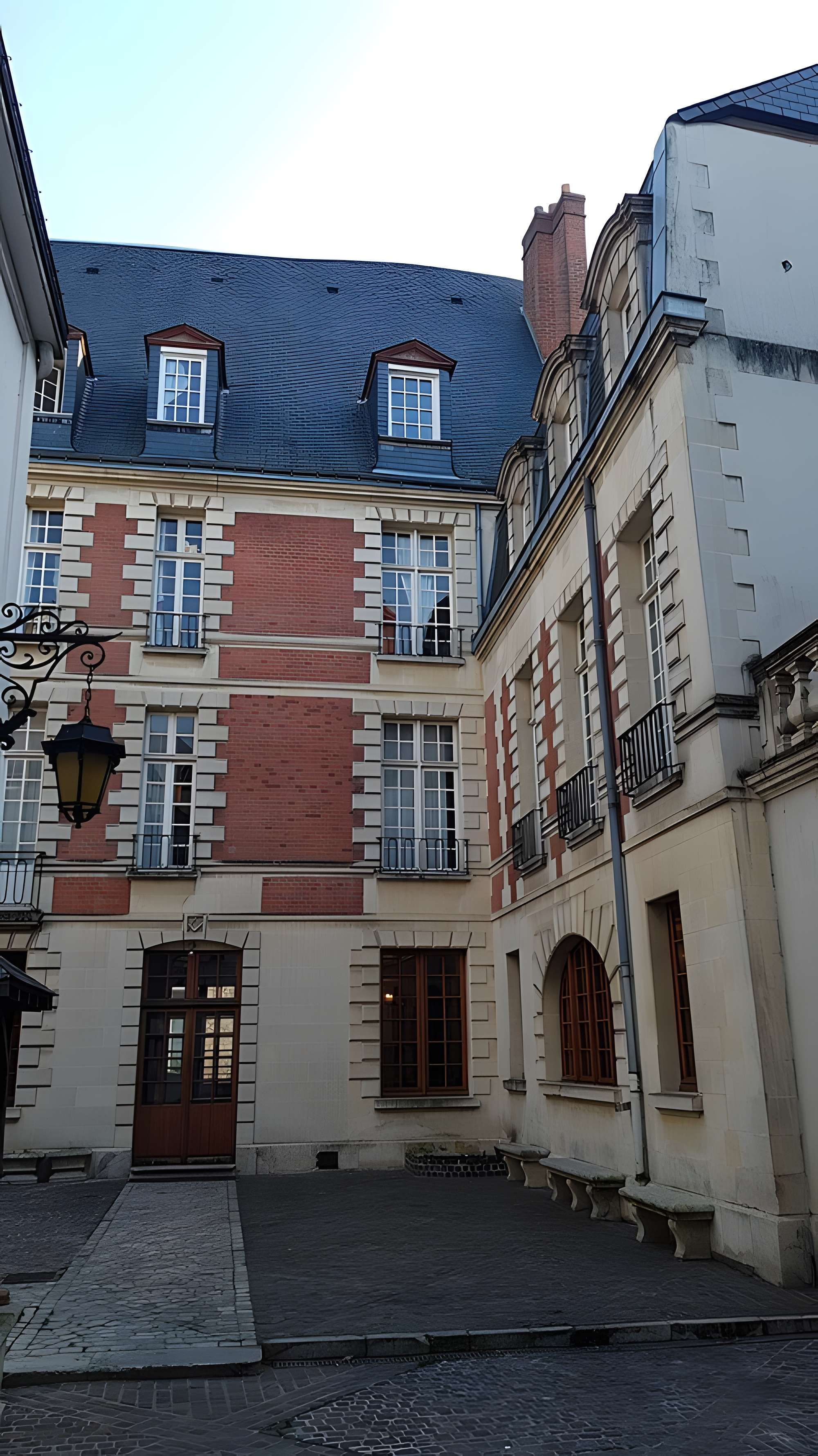 Hôtel, 3 Rue Paul-Louis-Courier à Tours