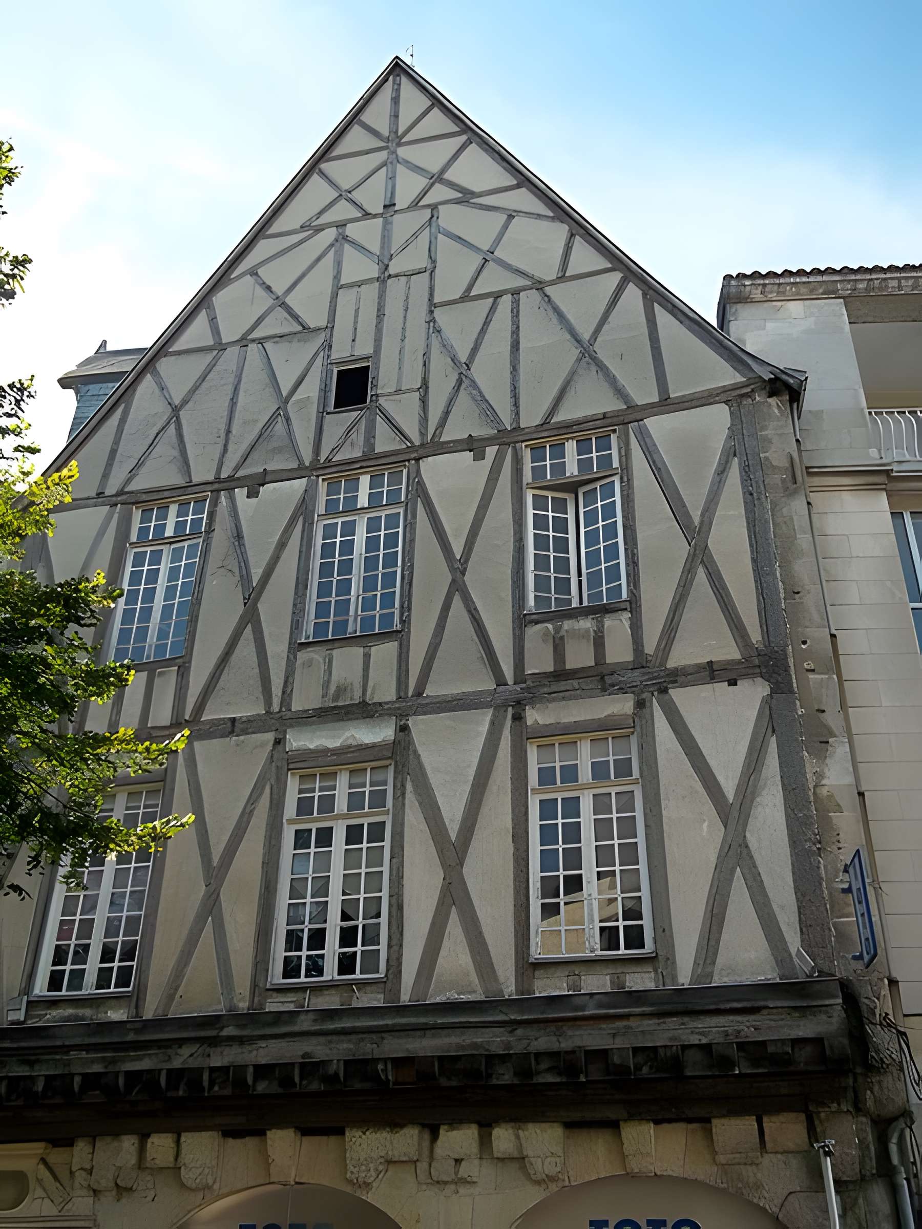 Immeuble, 11 Place Charles-de-Gaulle à Poitiers