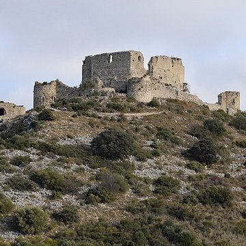 Ensemble des vestiges du château dAguilar