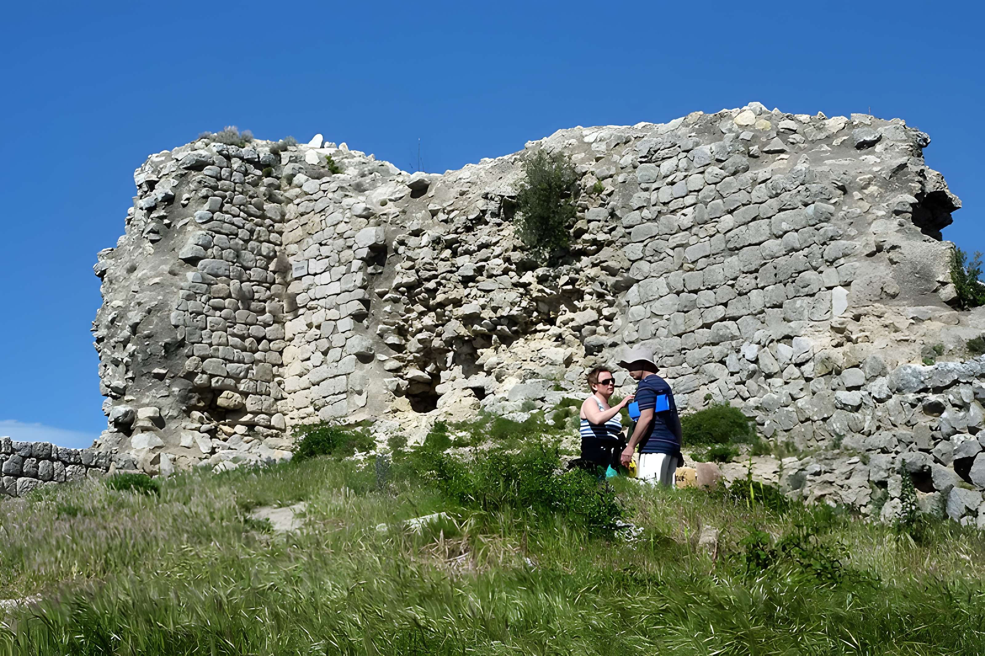Ensemble des vestiges du château d'Aguilar