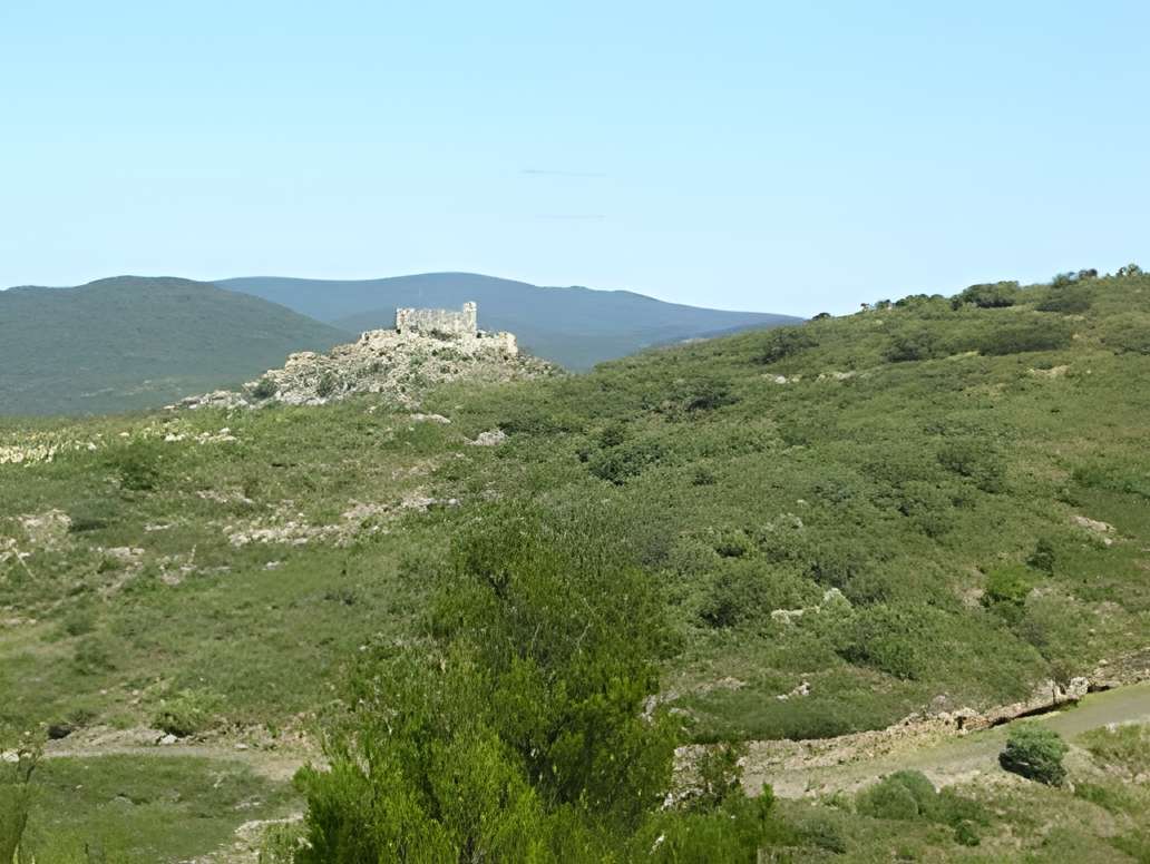 Ensemble des vestiges du château d'Aguilar