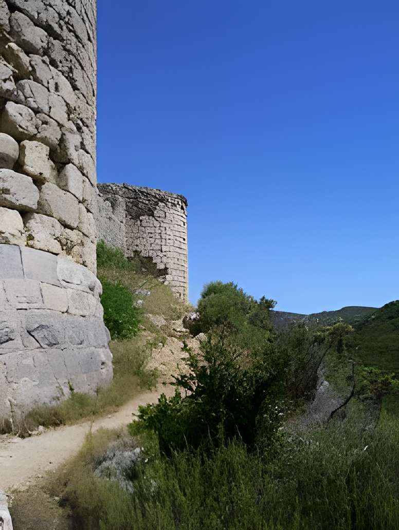 Ensemble des vestiges du château d'Aguilar