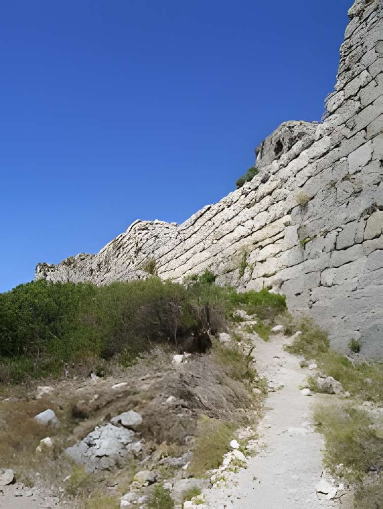 Ensemble des vestiges du château d'Aguilar