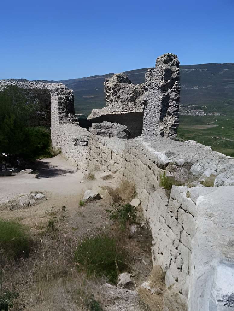 Ensemble des vestiges du château d'Aguilar