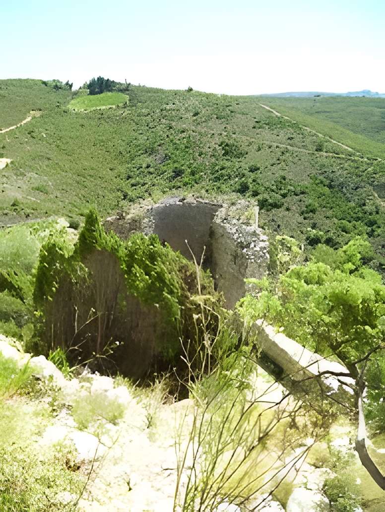 Ensemble des vestiges du château d'Aguilar