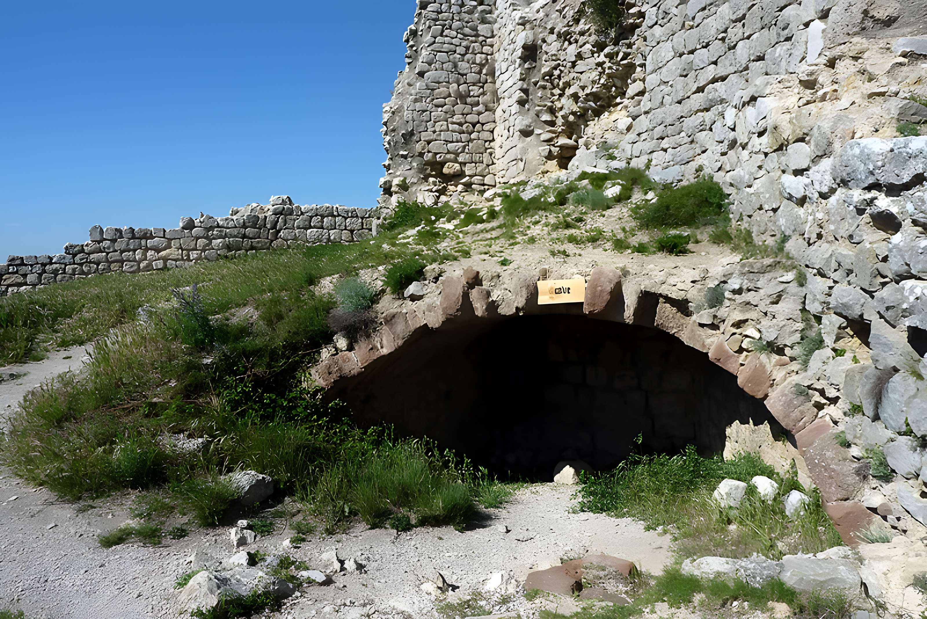 Ensemble des vestiges du château d'Aguilar