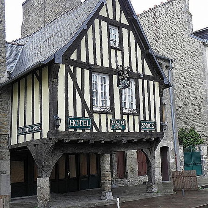 Photo de Immeuble, 21 Place Saint-Sauveur à Dinan