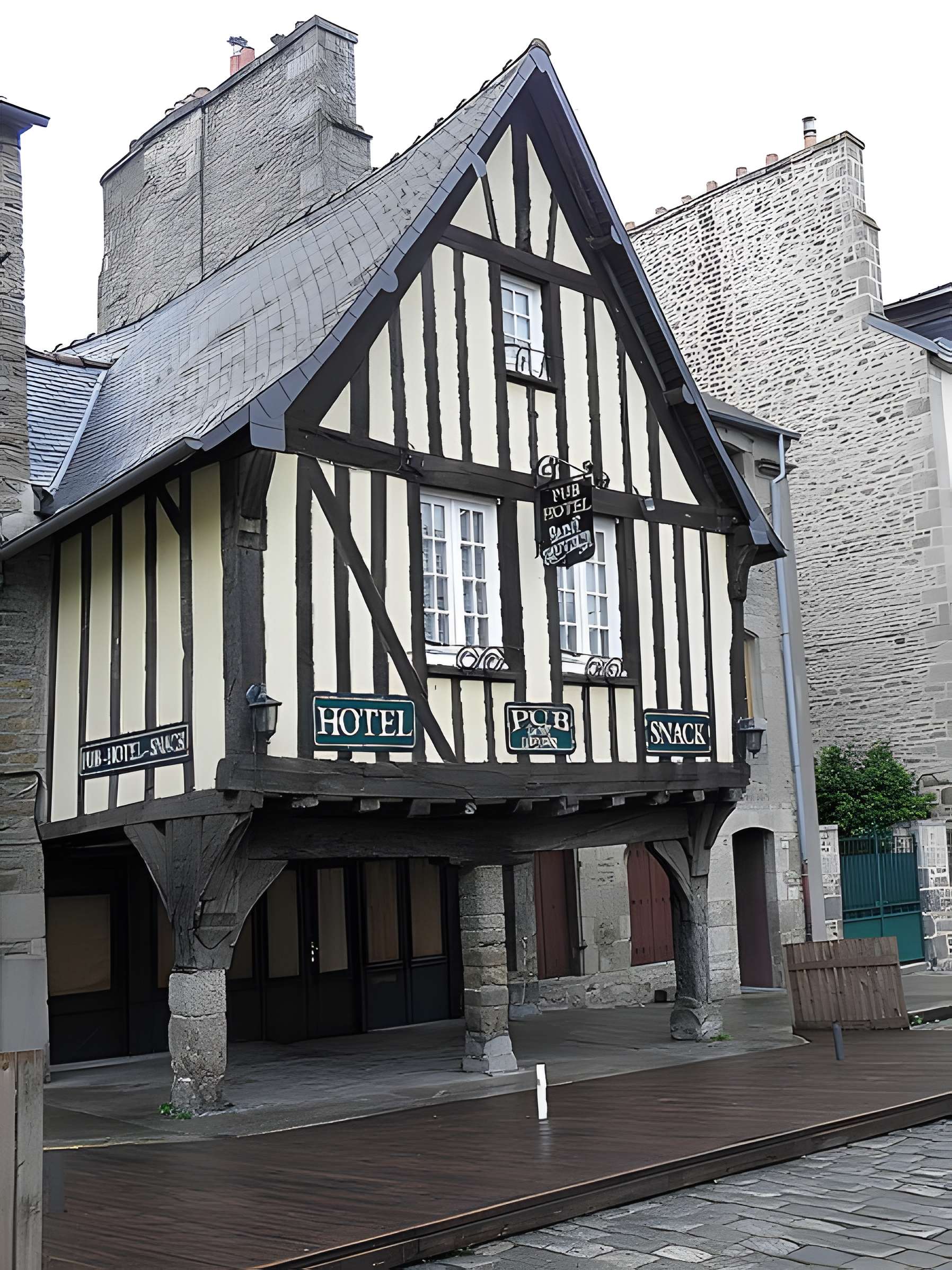 Immeuble, 21 Place Saint-Sauveur à Dinan