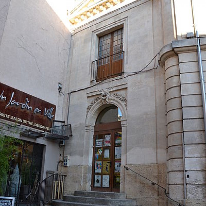 Photo de Immeuble, Place de la Liberté à LIsle-sur-la-Sorgue