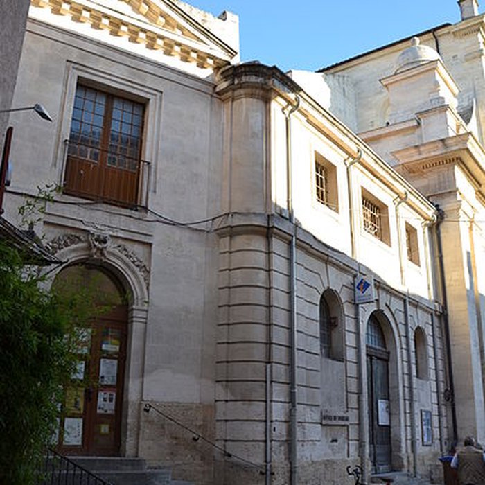 Photo de Immeuble, Place de la Liberté à LIsle-sur-la-Sorgue
