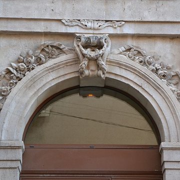 Immeuble, Place de la Liberté à LIsle-sur-la-Sorgue