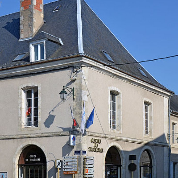 Photo de Immeubles de la Place du 18-Octobre à Châteaudun