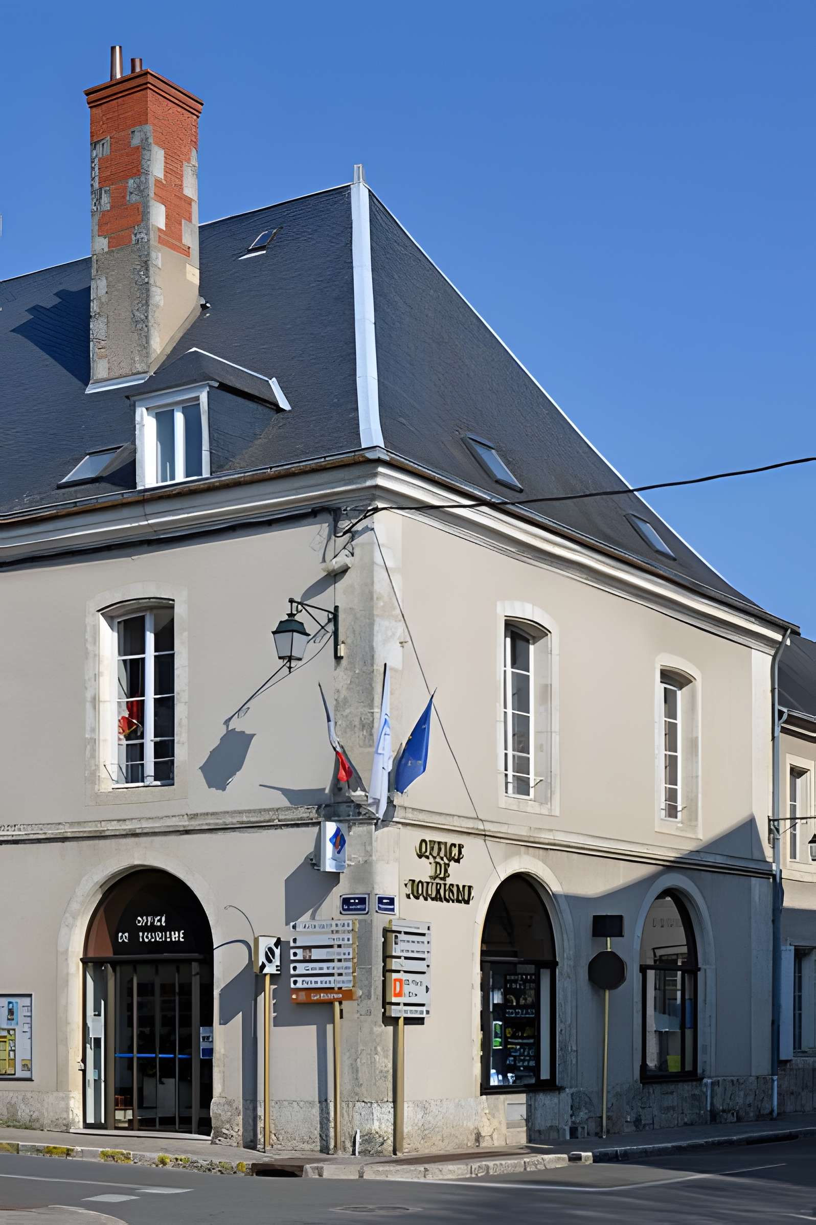 Immeubles de la Place du 18-Octobre à Châteaudun 
